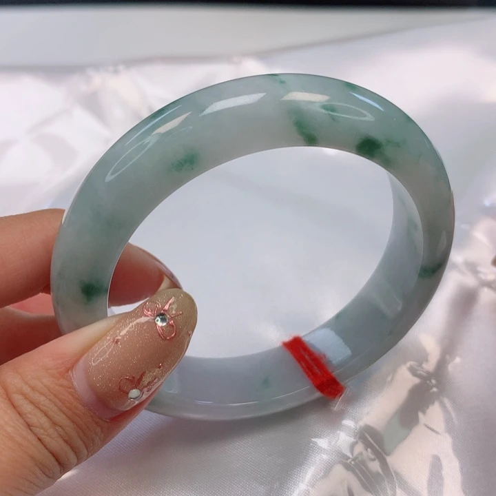 翡翠手镯未镶嵌52圈