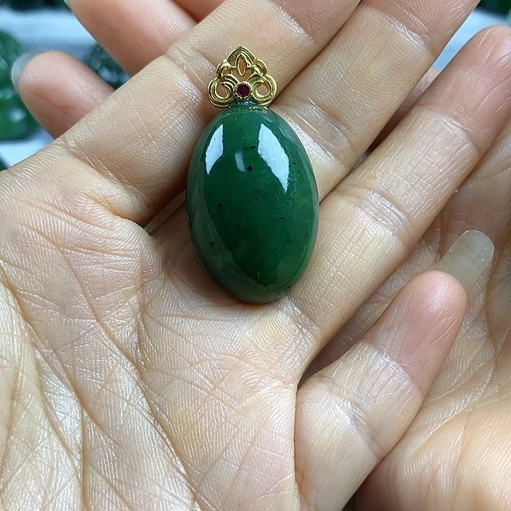 雨****吊坠(不含链)未镶嵌和田玉（碧玉）
