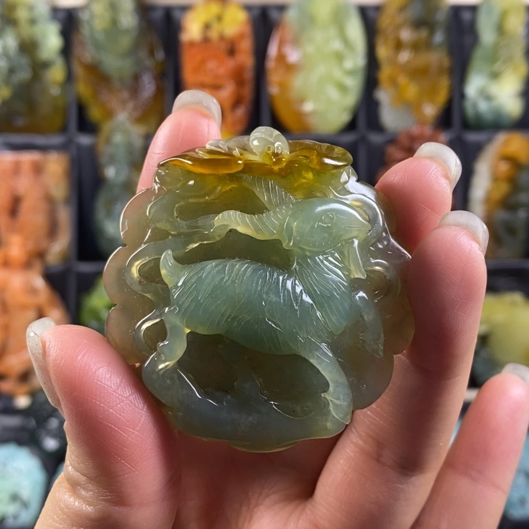 蛇纹石玉颈饰合金