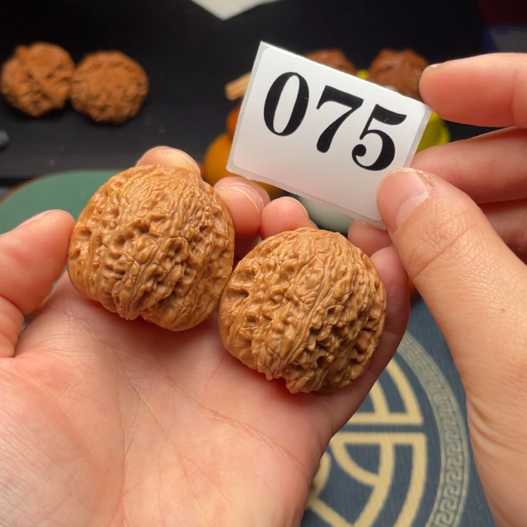 文玩核桃把件37全品绣球075号