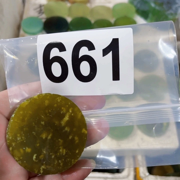 呜***人蛇纹石玉未镶嵌珠宝半成品