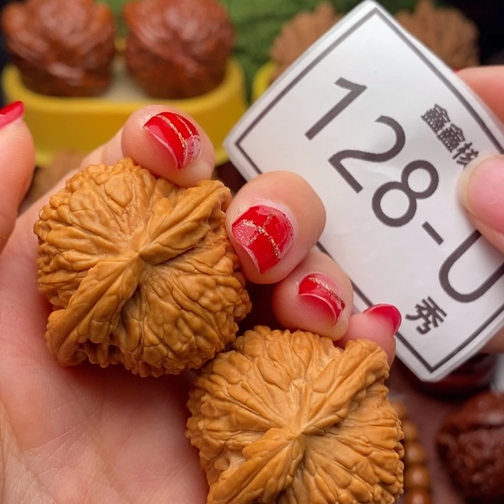 桃核把件白狮子37……