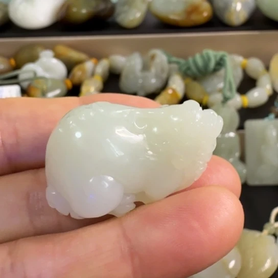 和田玉（糖玉）未镶嵌颈饰