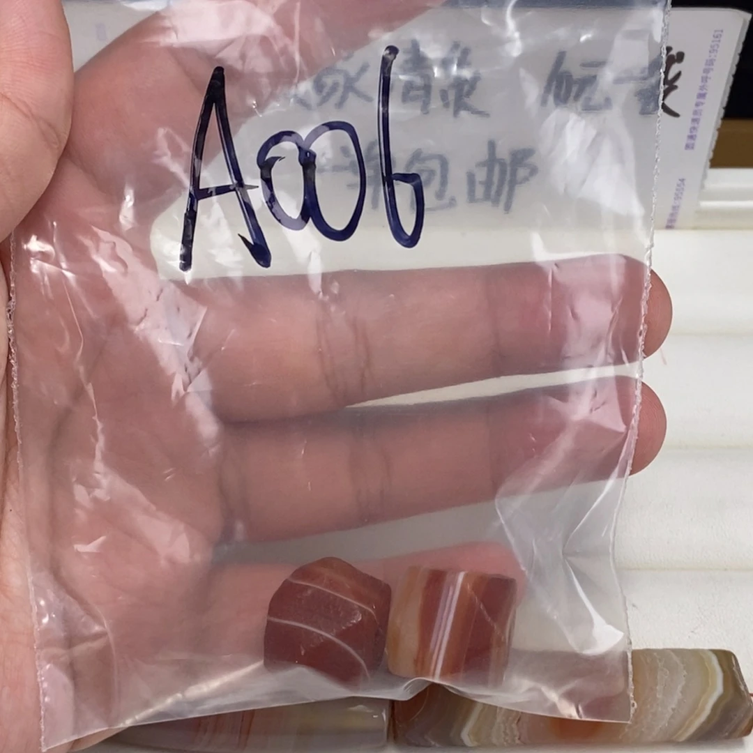合金颈饰玛瑙/玉髓及***。