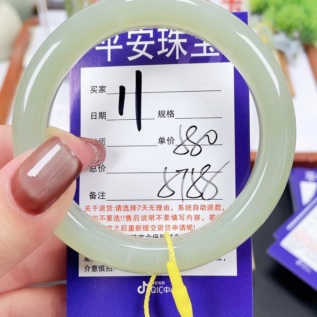 和田玉未镶嵌手镯