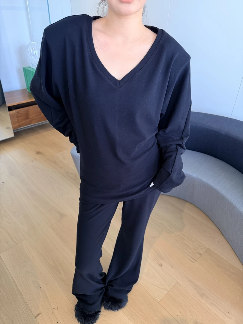 KIOKWANG//百搭设计款休闲舒适收腰V领喇叭裤套装显瘦秒变腿精