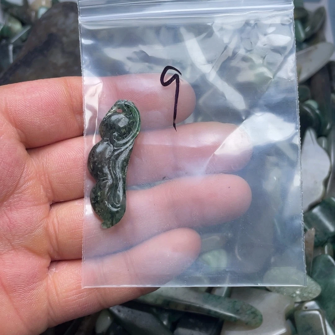 独山玉未镶嵌珠宝半成品