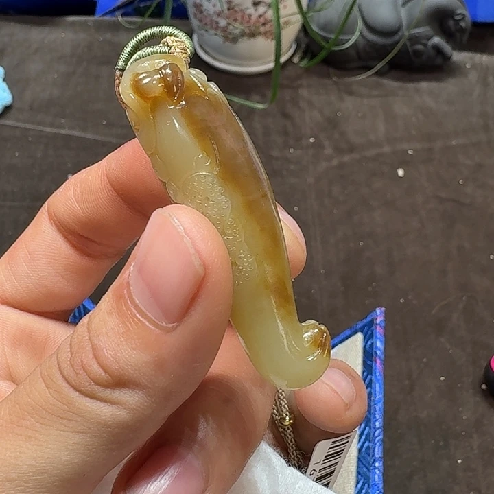 未镶嵌和田玉（糖玉）车挂