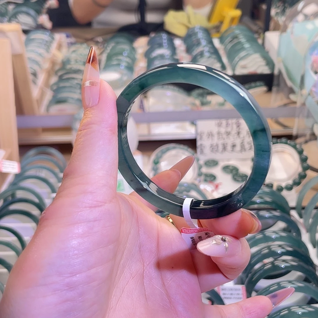 找***儿翡翠未镶嵌手镯54-55圈