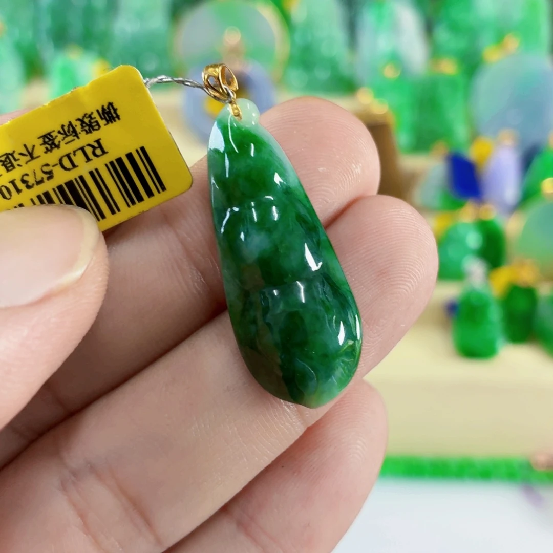 翡翠18K金镶嵌颈饰翡翠