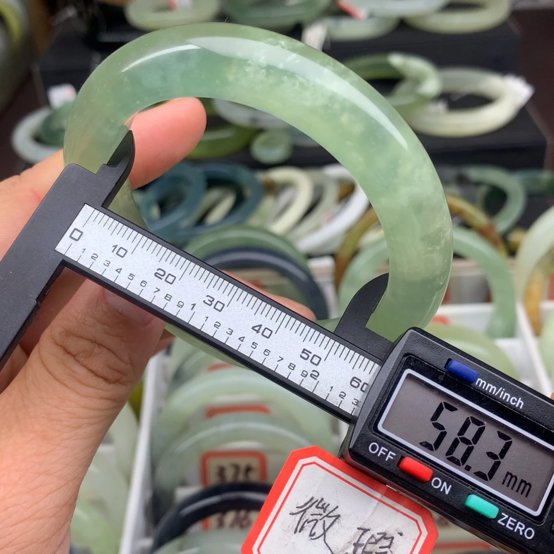 蛇纹石玉未镶嵌手镯383