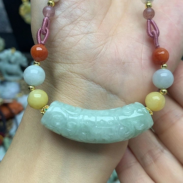 翡翠未镶嵌颈饰时*?翡翠