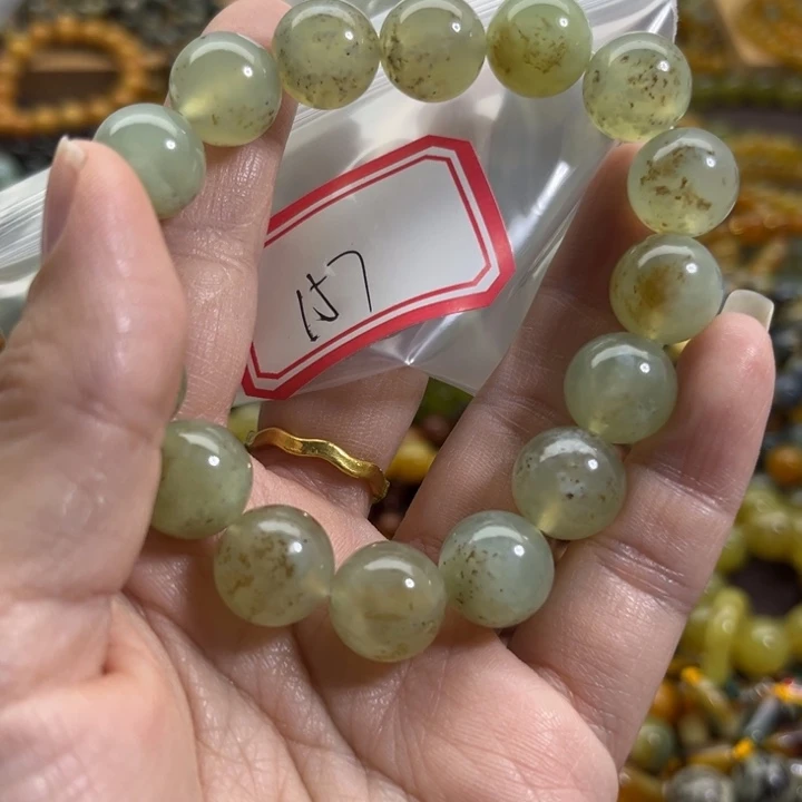 足铂镶嵌蛇纹石玉手链