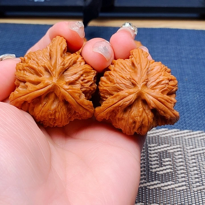 局***）文玩核桃吊坠三棱