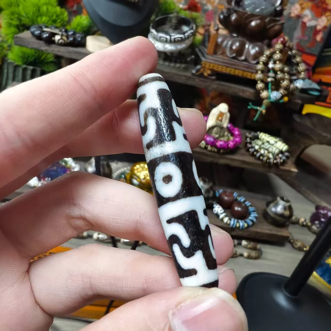 精品藏式莲花生大师F器三眼天珠