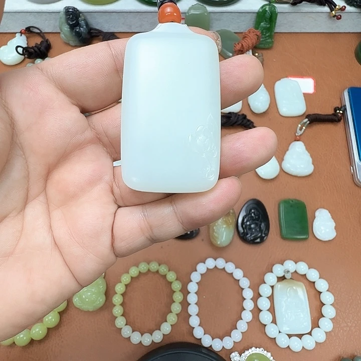 开***心和田玉未镶嵌颈饰