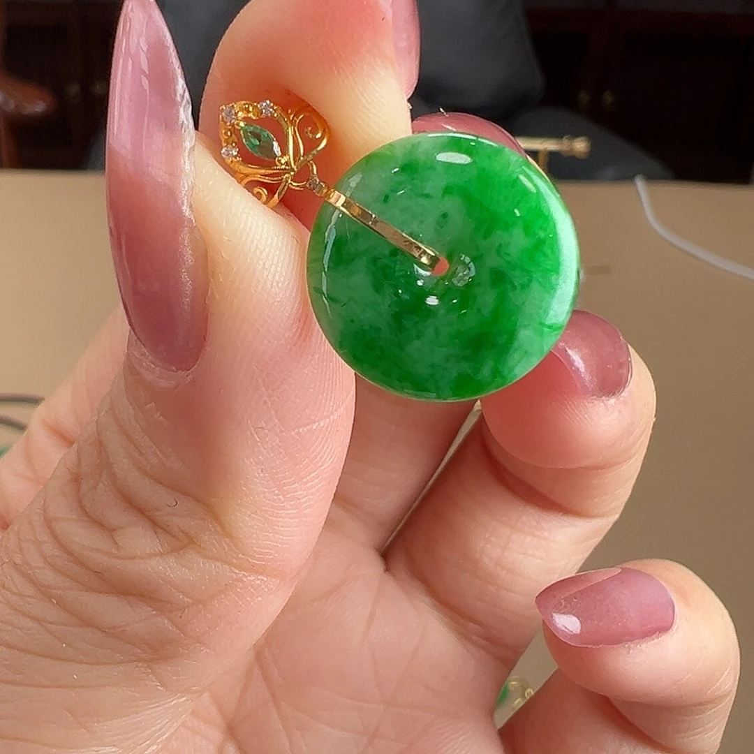 翡翠18K金镶嵌颈饰吊坠