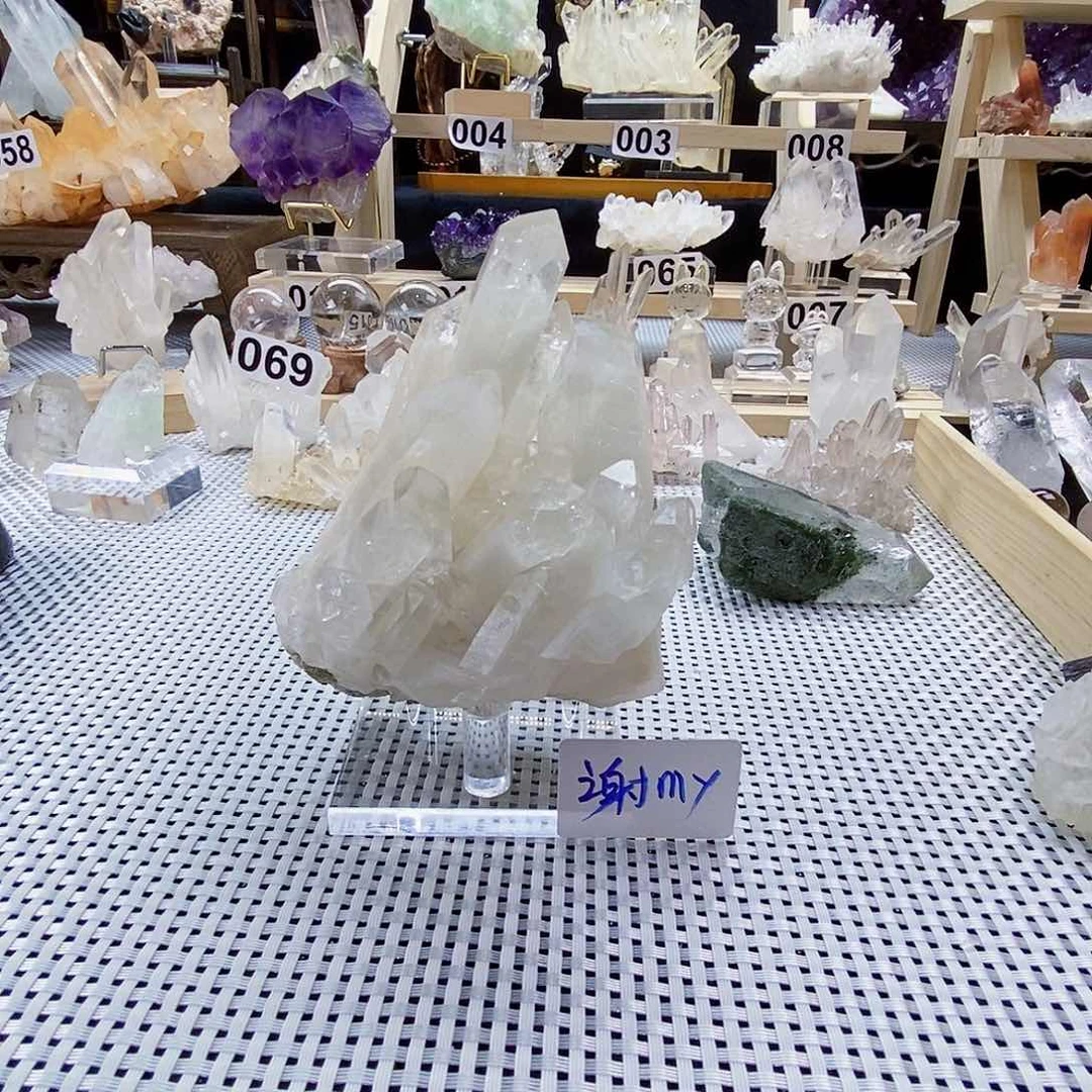 石材谢*y天然水晶摆件