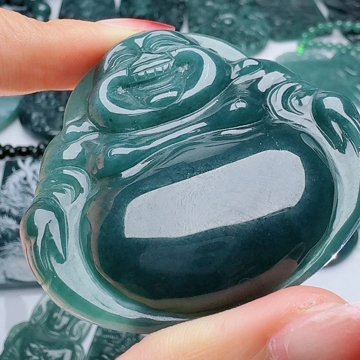 翡翠未镶嵌颈饰多样性发其一