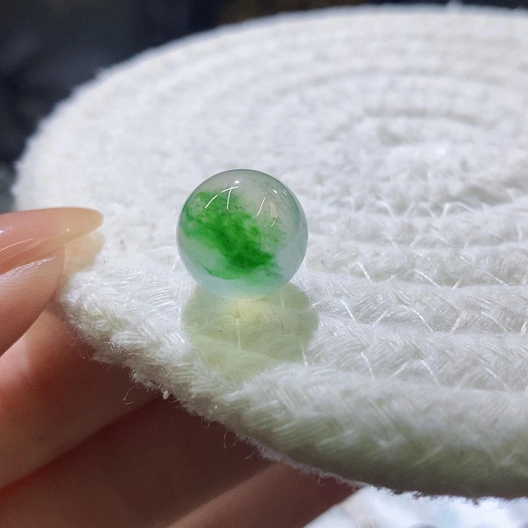翡翠未镶嵌挂件绿飘