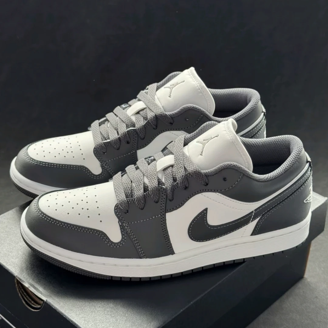 NIKE/耐克简约高级灰AJ1 舒适百搭 休闲复古板鞋 男款 553558044