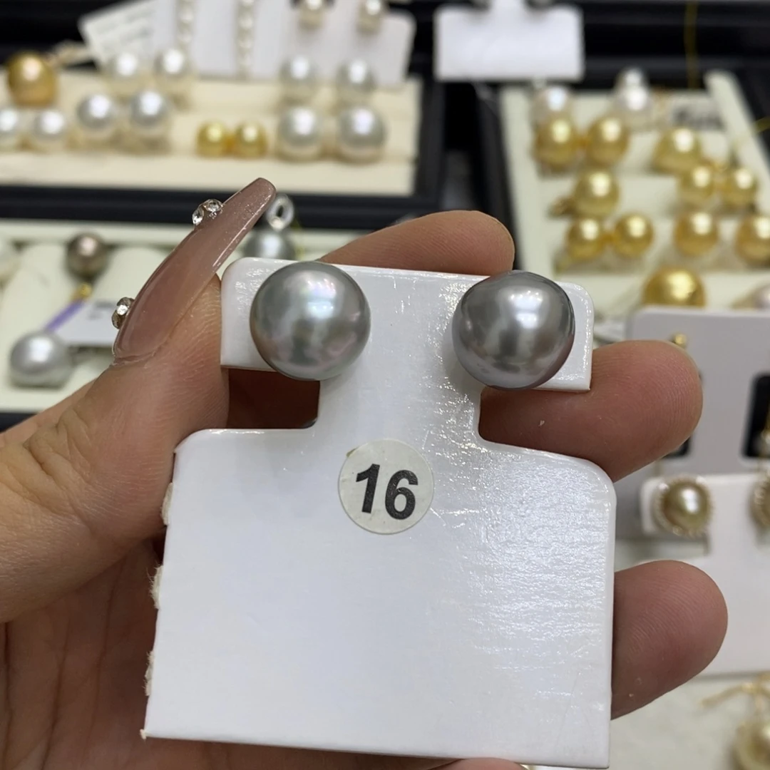 18K金镶嵌海水珍珠耳饰