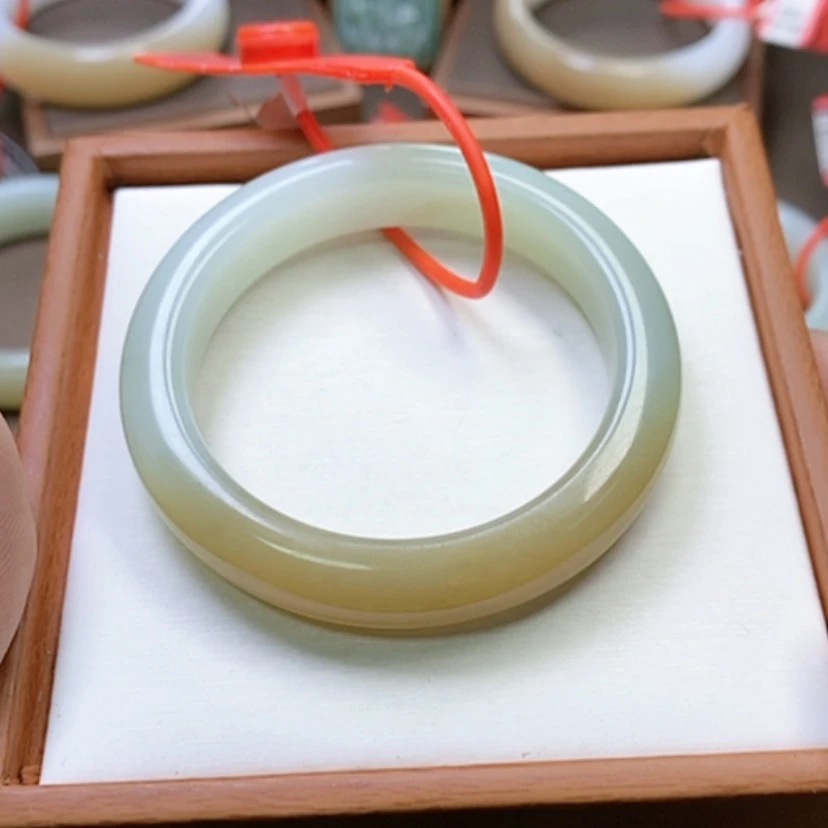 【闪购商品】未镶嵌手镯和田玉