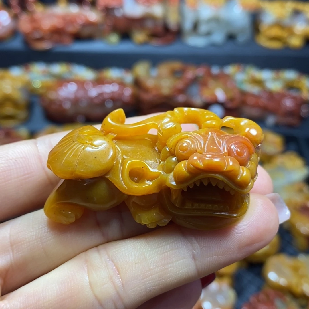 石英质玉（黄龙玉）未镶嵌颈饰