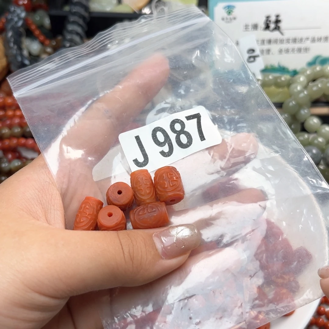 未镶嵌南红玛瑙珠宝奇石锦*?