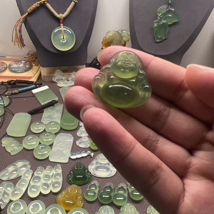 岫玉未镶嵌颈饰微瑕