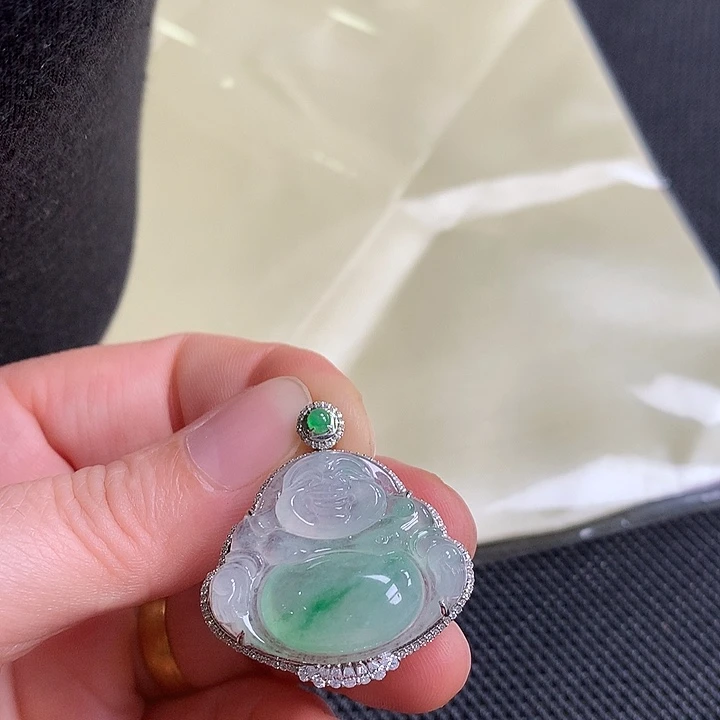 傣***饰翡翠18K金镶嵌颈饰