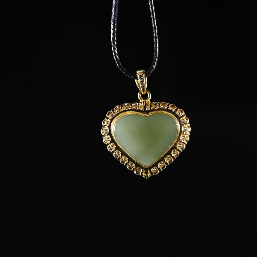 Lot8801 2510180536和田玉碧玉爱心挂件【银】/保利