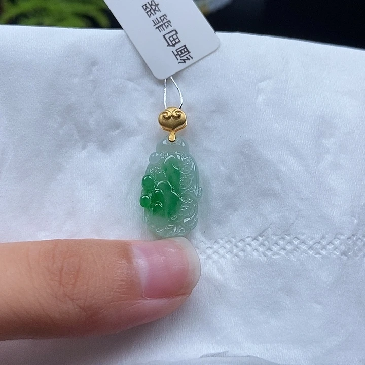 翡翠挂件18K金镶嵌吊坠