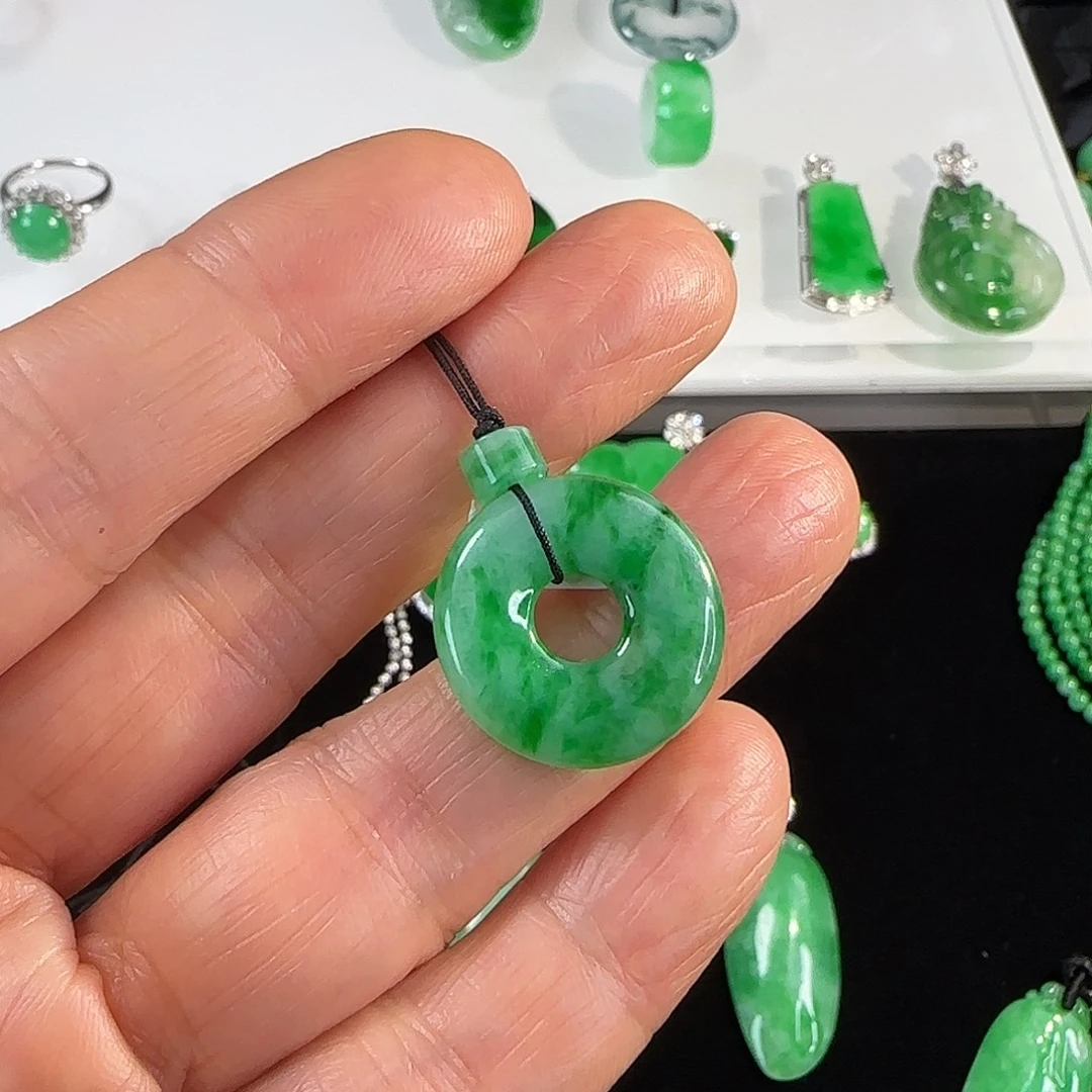 翡翠未镶嵌颈饰吊坠