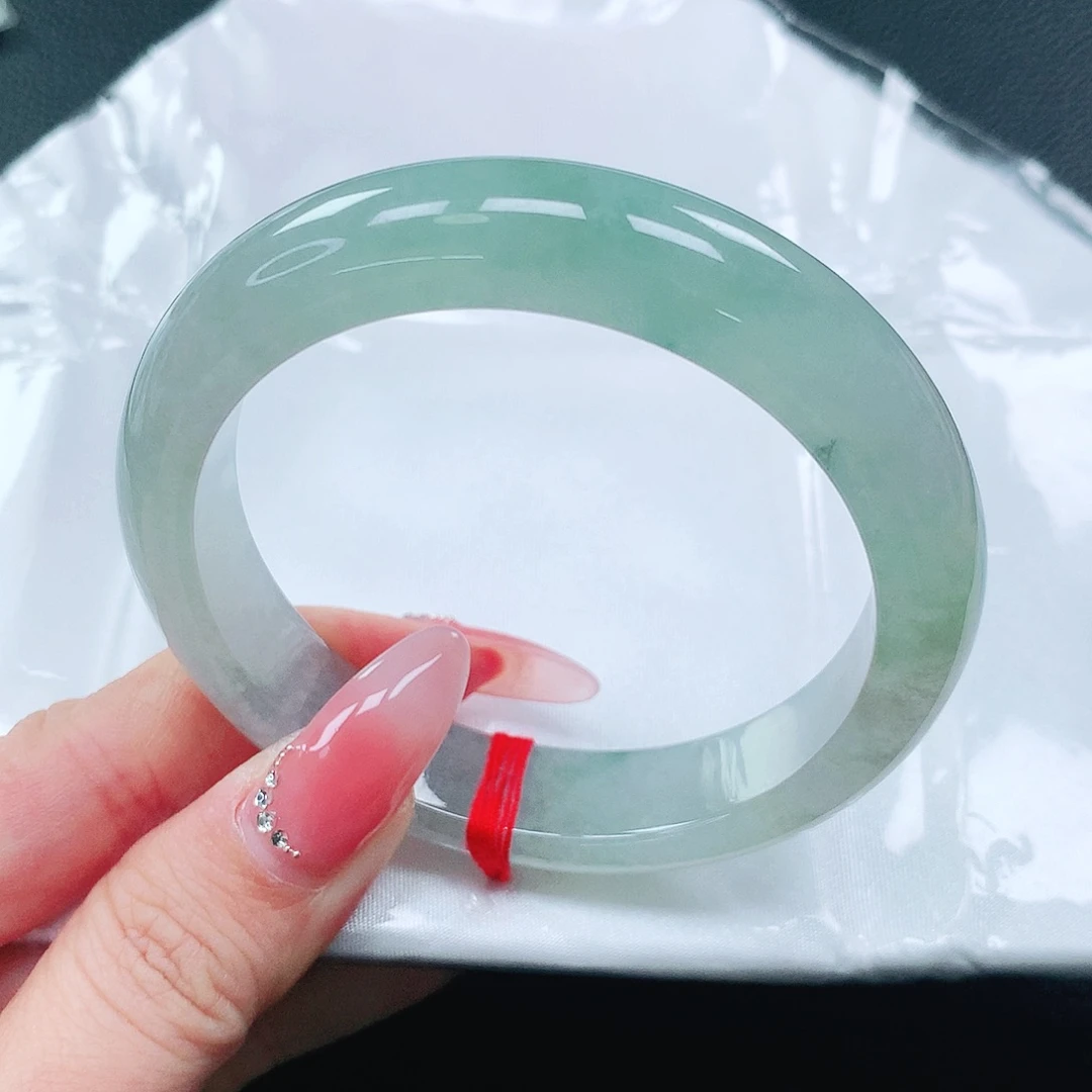 翡翠手镯未镶嵌56圈