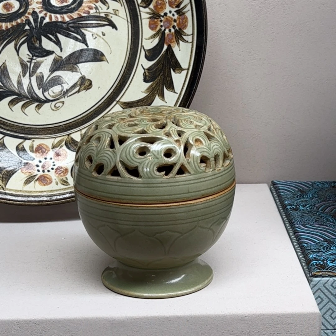 摆件精美越窑秘色瓷香薰炉