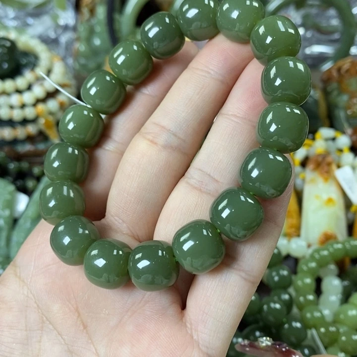 透闪石质玉手串未镶嵌叶*