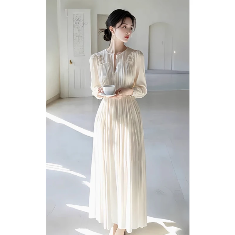 2025年春季海边度假长裙法式高级感气质大方得体白色雪纺连衣裙子