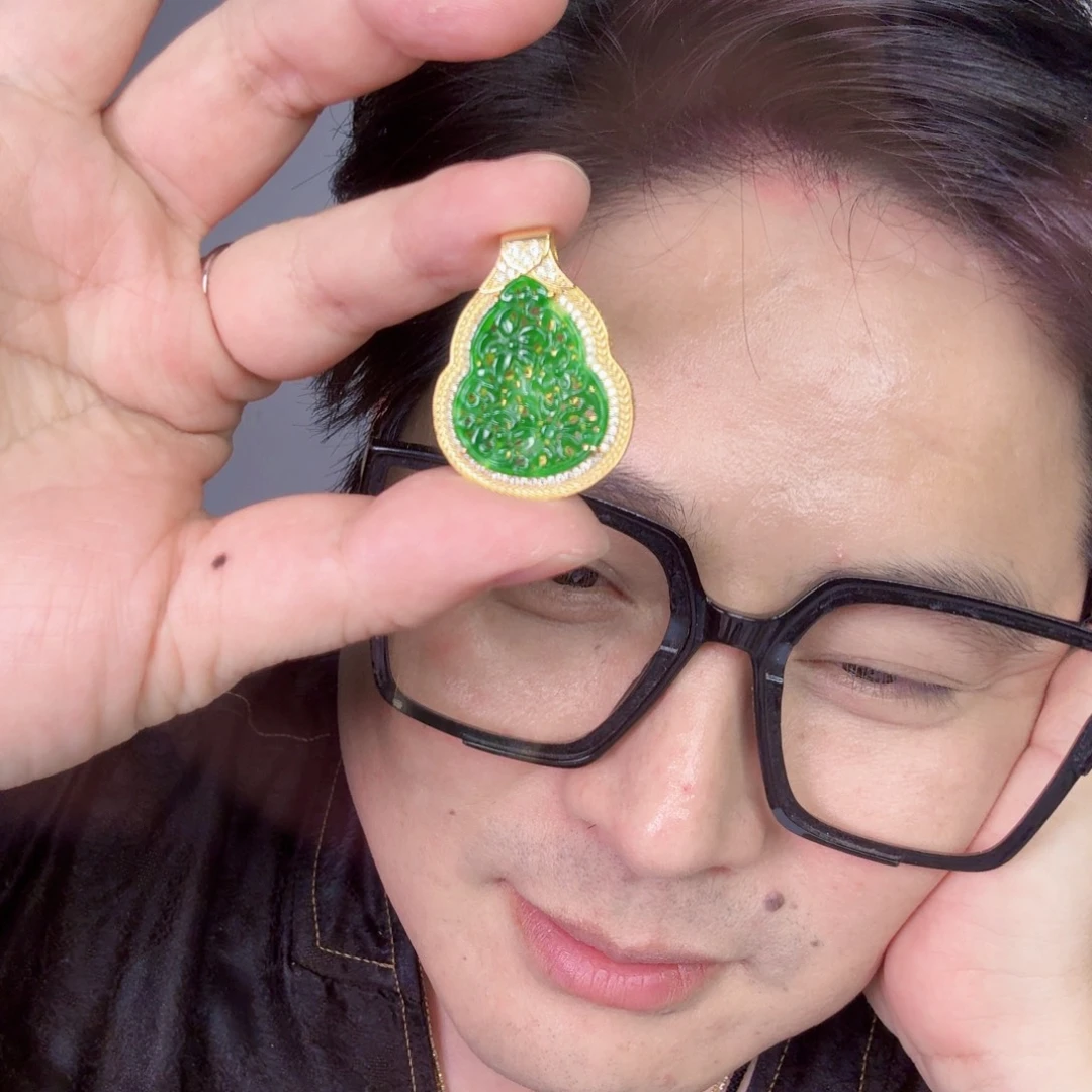 颈饰未镶嵌翡翠一件