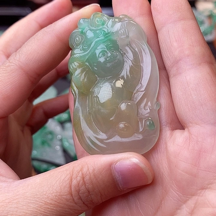 离***幻未镶嵌挂件石英质玉（非洲翠）