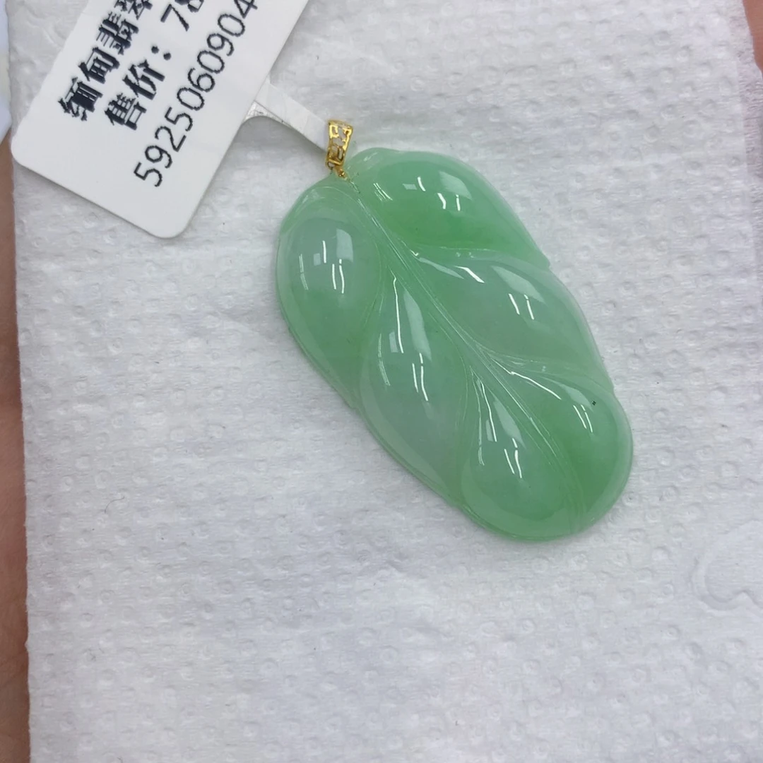 翡翠18K金镶嵌颈饰翡翠