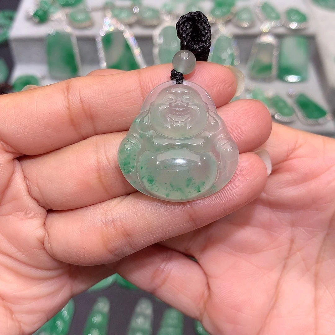 颈饰未镶嵌石英质玉（非洲翠）