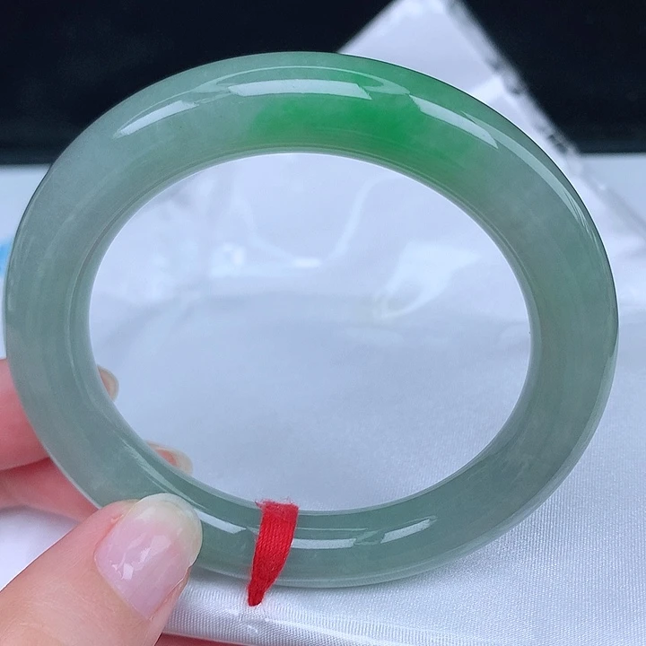 未镶嵌手镯（圆镯）翡翠天然