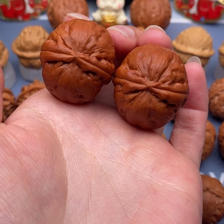 文玩核桃把件龙胆石