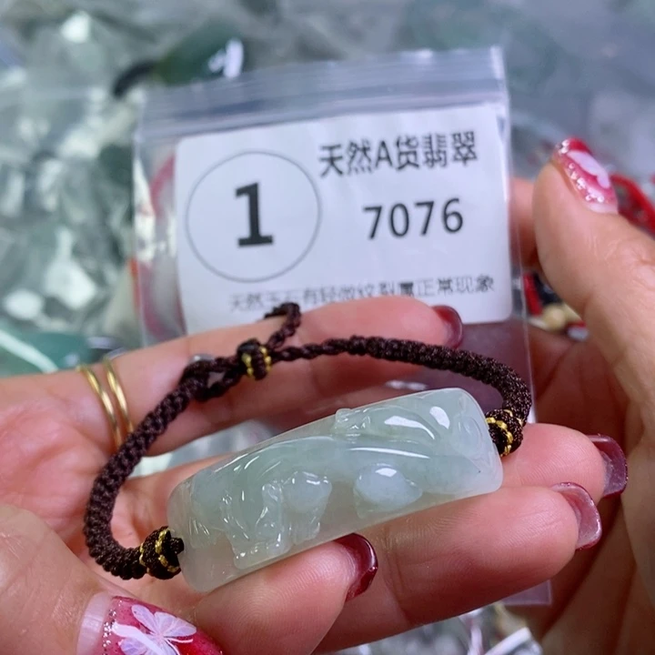 翡翠颈饰未镶嵌吊坠