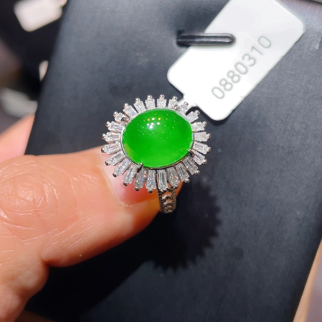 翡翠未镶嵌颈饰戒指