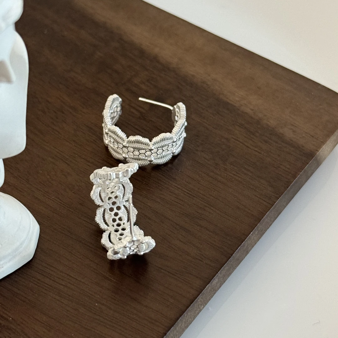 925银耳饰 甜美千金原创设计银制经典时髦多元素-蕾丝c形耳钉0238