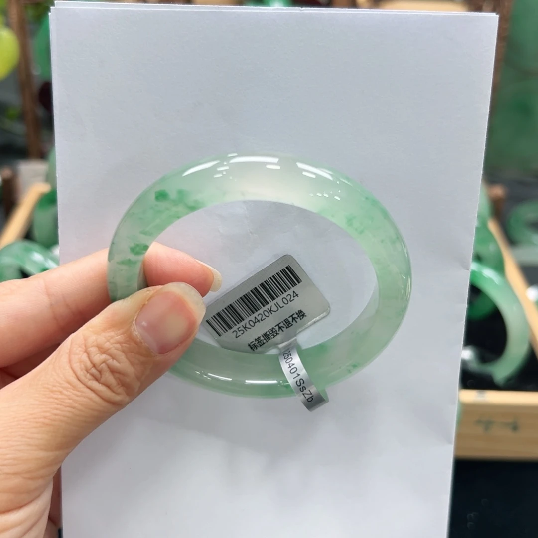 平***路石英质玉手镯未镶嵌➕佳佳55