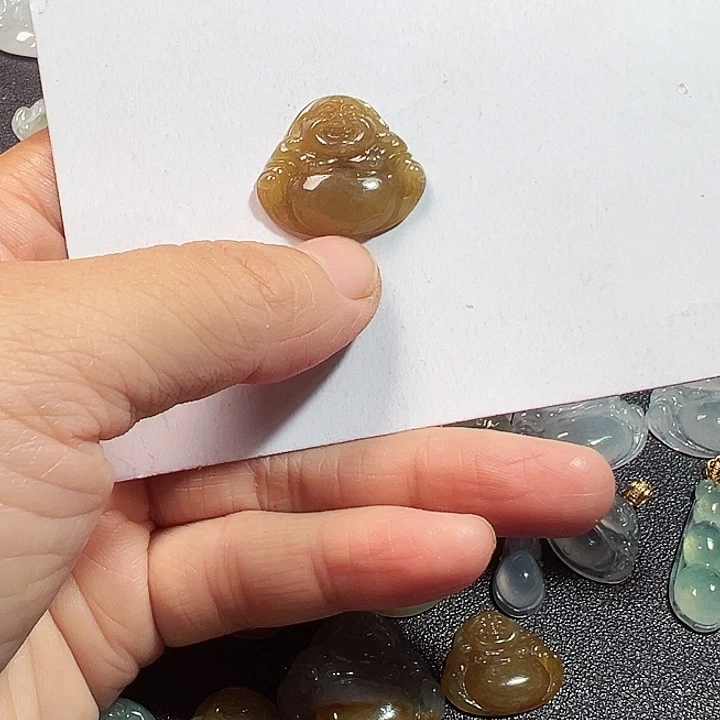 翡翠未镶嵌颈饰佛公