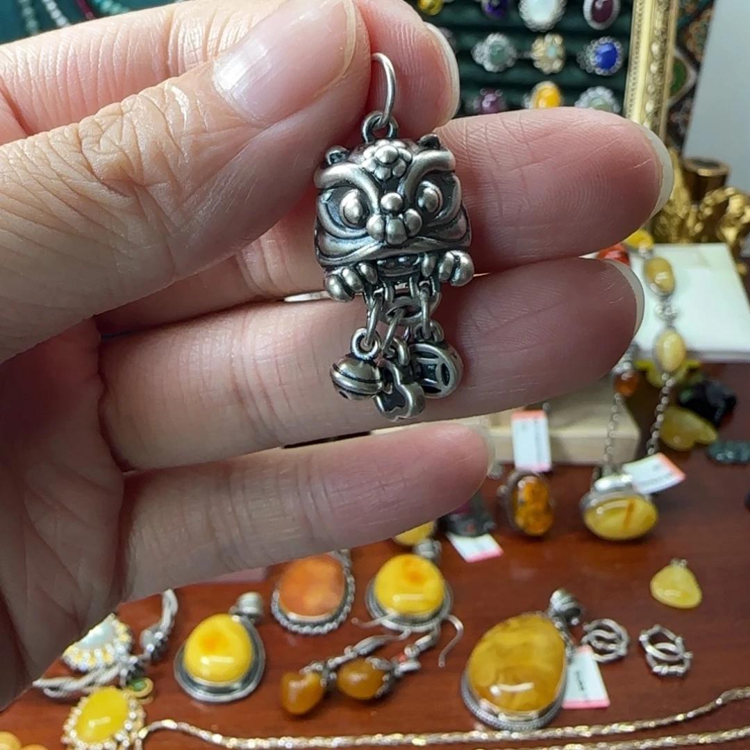 花岗石铁合金醒狮银吊坠